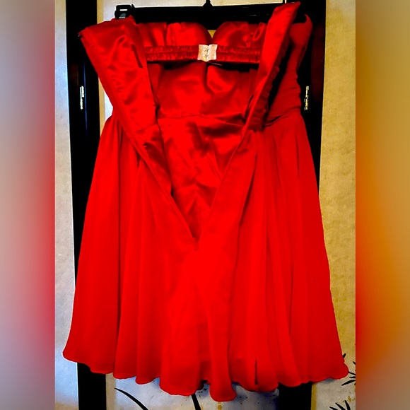 Beautiful Red Dress! Ladies Size Small - Picture 10 of 10